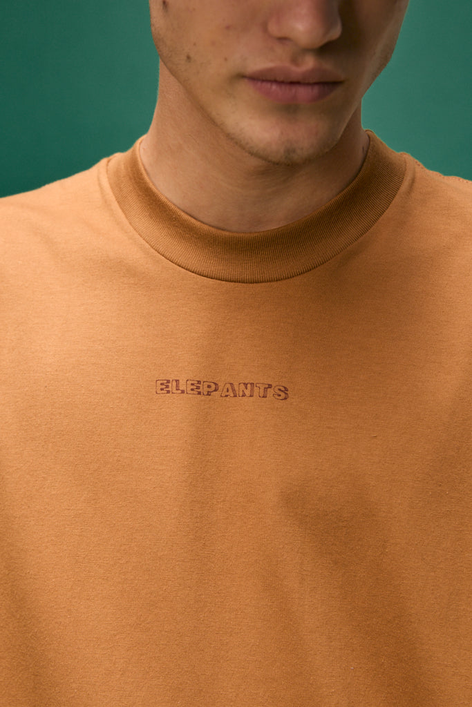 POLERA REDISCOVER CARAMELO