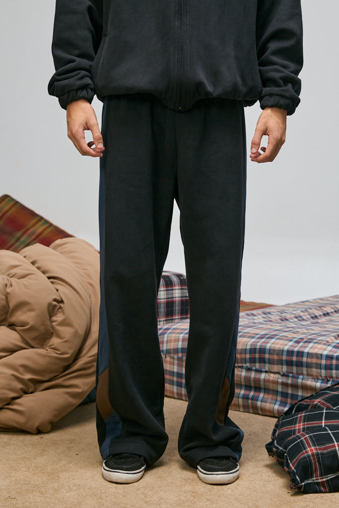 JOGGER TRICOLOR FRISA NEGRO