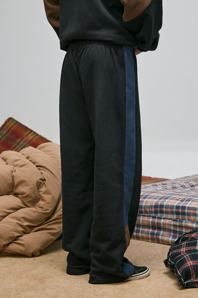 JOGGER TRICOLOR FRISA NEGRO