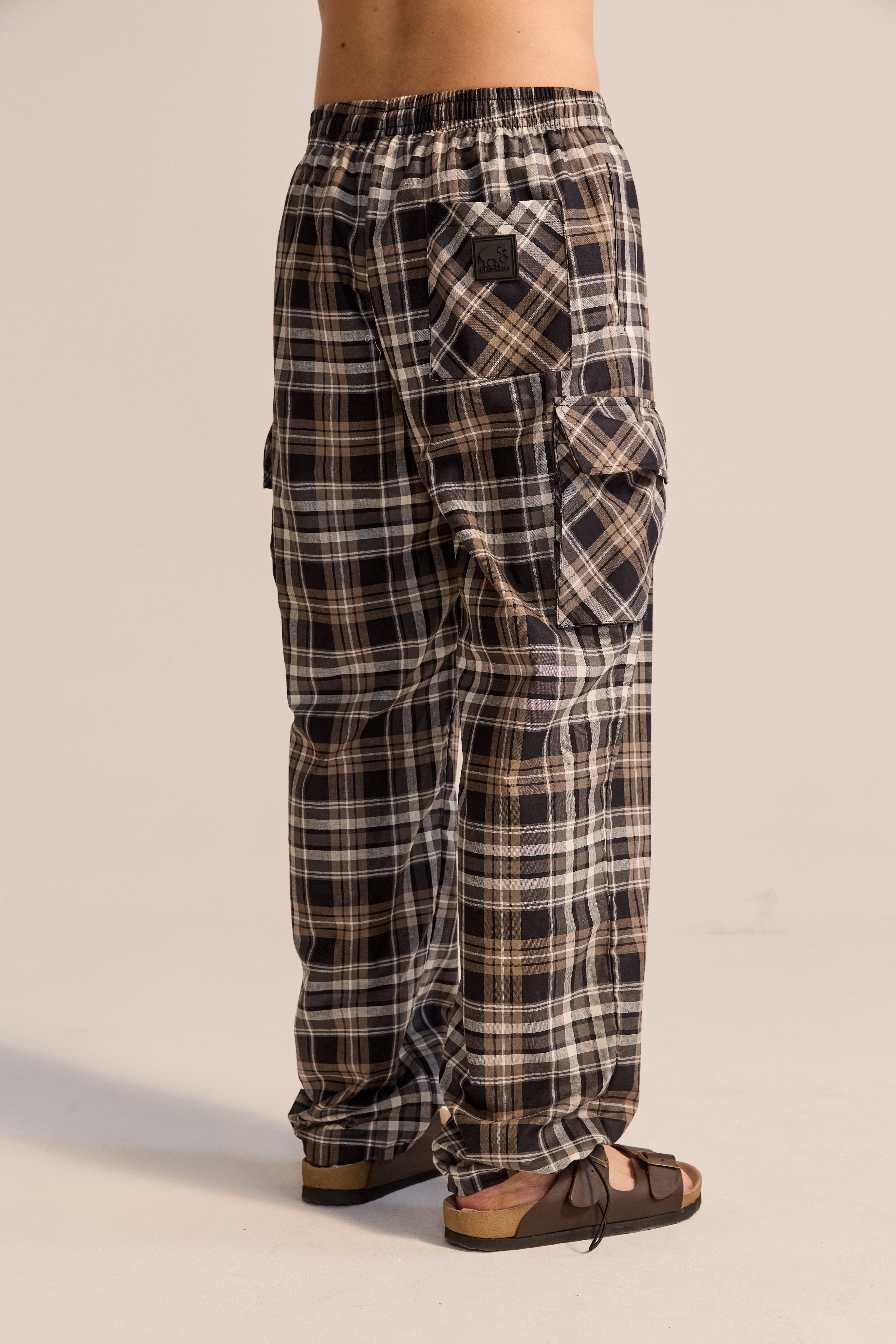 Pantalón Cargo Cuadros Negros