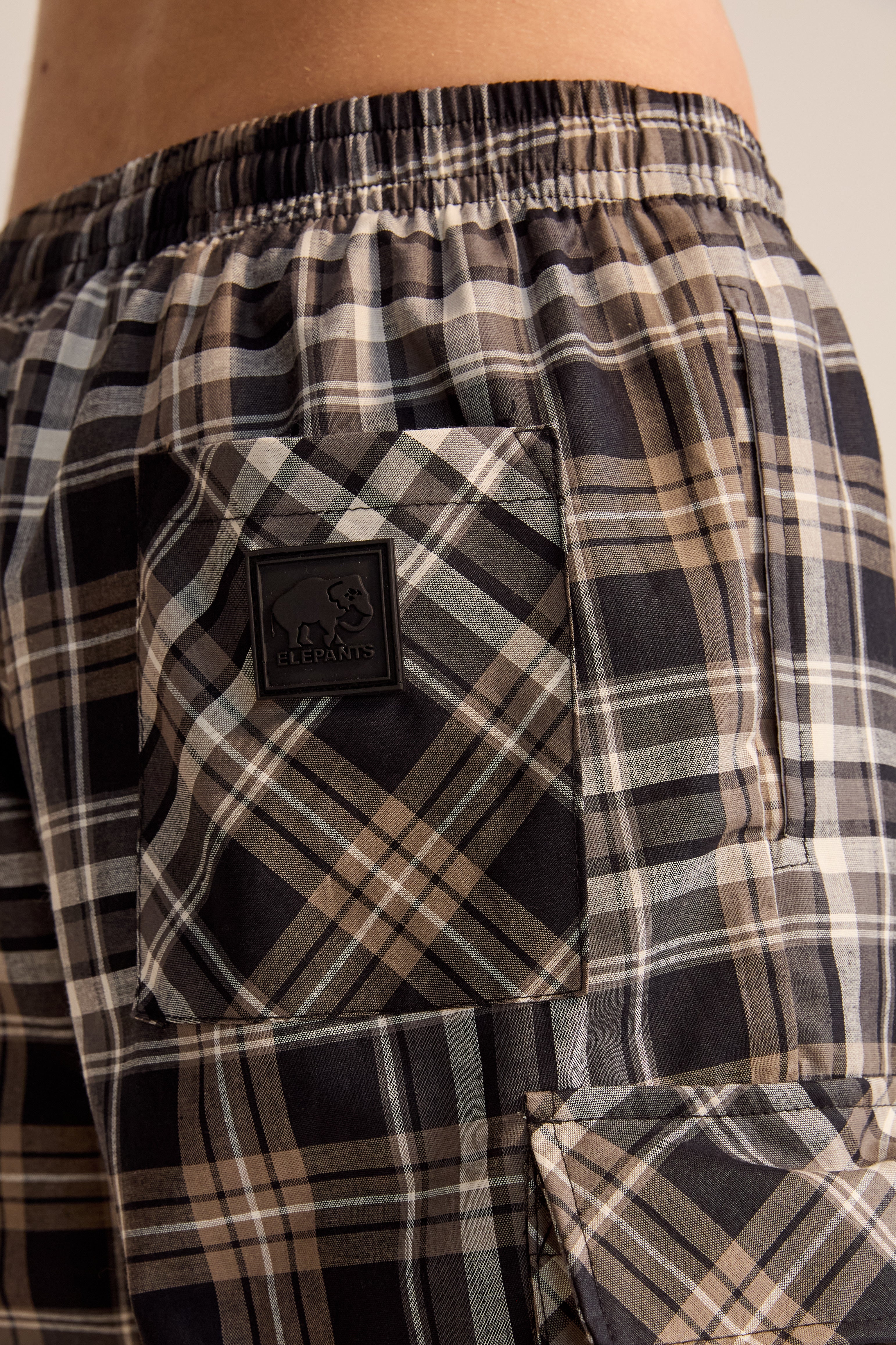 Pantalón Cargo Cuadros Negros