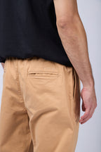 PANTALÓN JOGGER RENÉ GABARDINA CAMEL