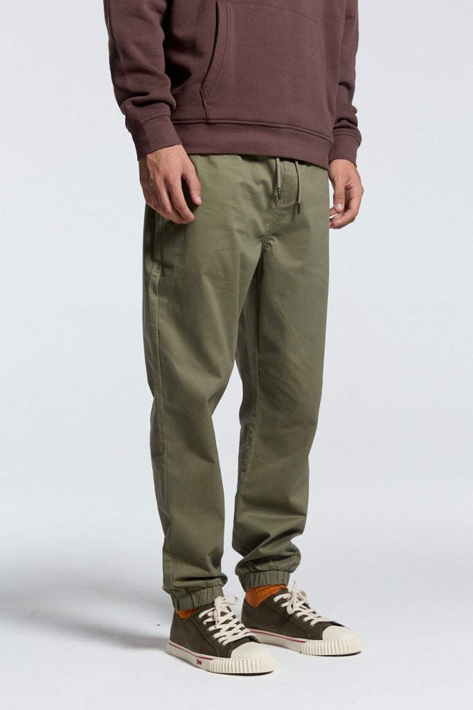 JOGGER RENÉ GABARDINA OLIVE