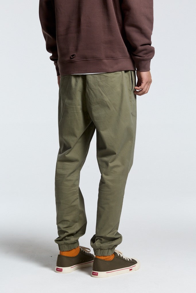 JOGGER RENÉ GABARDINA OLIVE