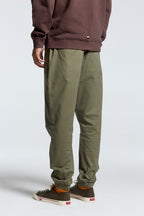 JOGGER RENÉ GABARDINA OLIVE
