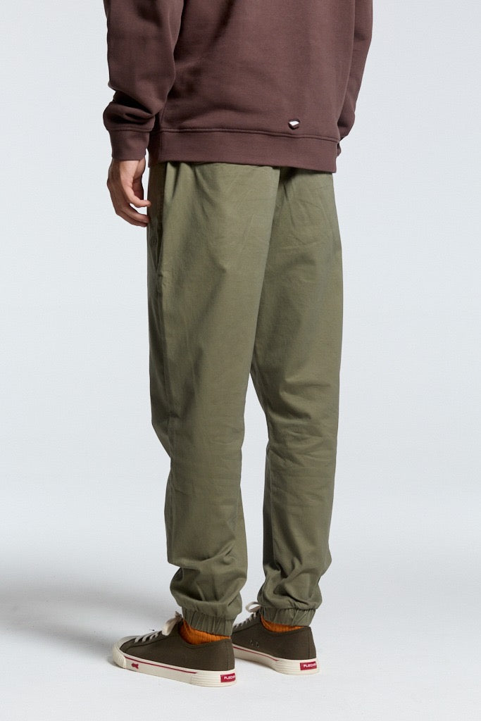 JOGGER RENÉ GABARDINA OLIVE